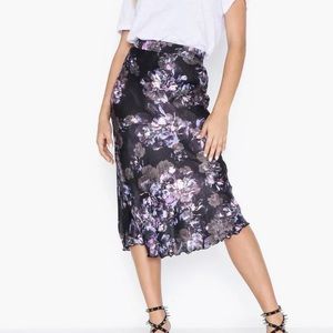 NWT, M, Vero Moda Midi Skirt Satin Like Black with Purple Flowers